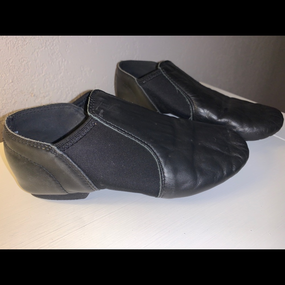 GIRLS BLACK JAZZ SHOES!